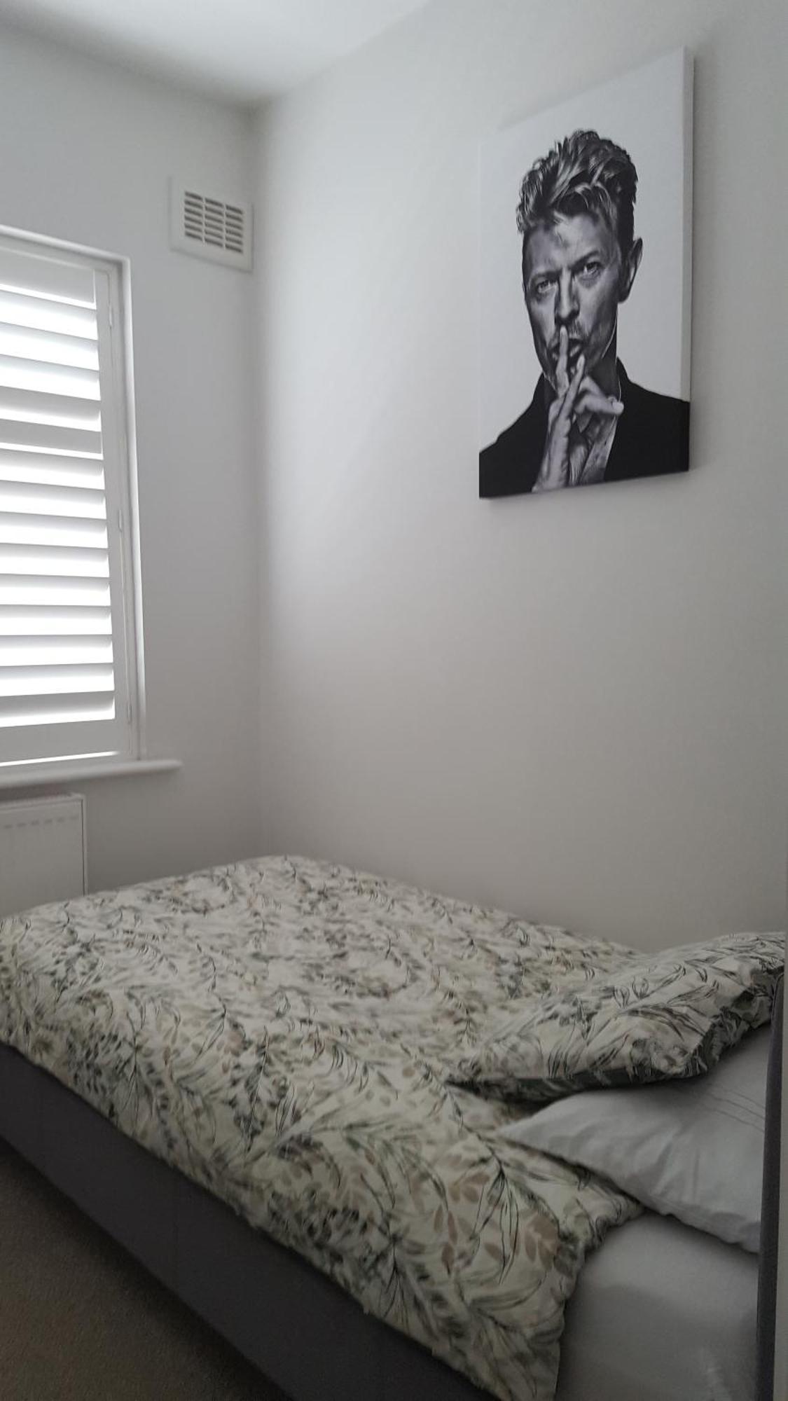 Family Home With Easy Commute To London! 克罗伊登 外观 照片